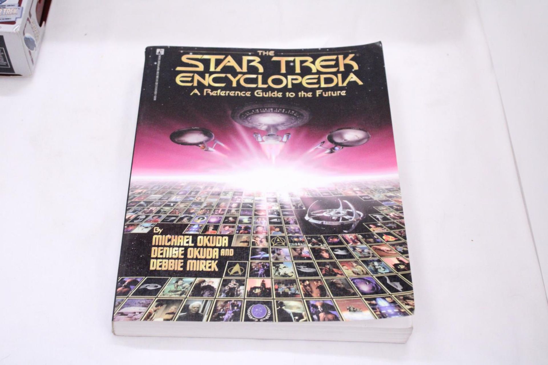A LARGE STAR TREK ENCYCLOPEDIA AND SPECIAL PACK, SEASON 1, STAR TREK, VOYAGER DVD - Image 2 of 5