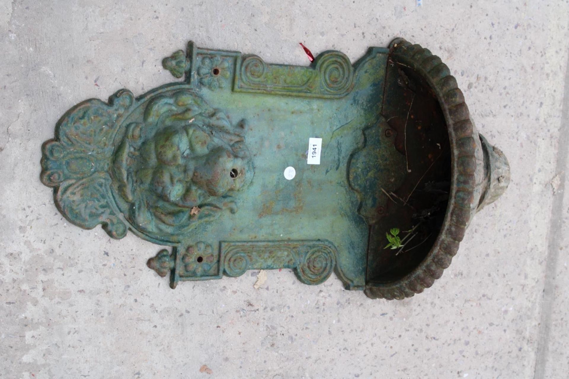 A WALL MOUNTED CAST IRON WATER FEATURE - Image 2 of 2