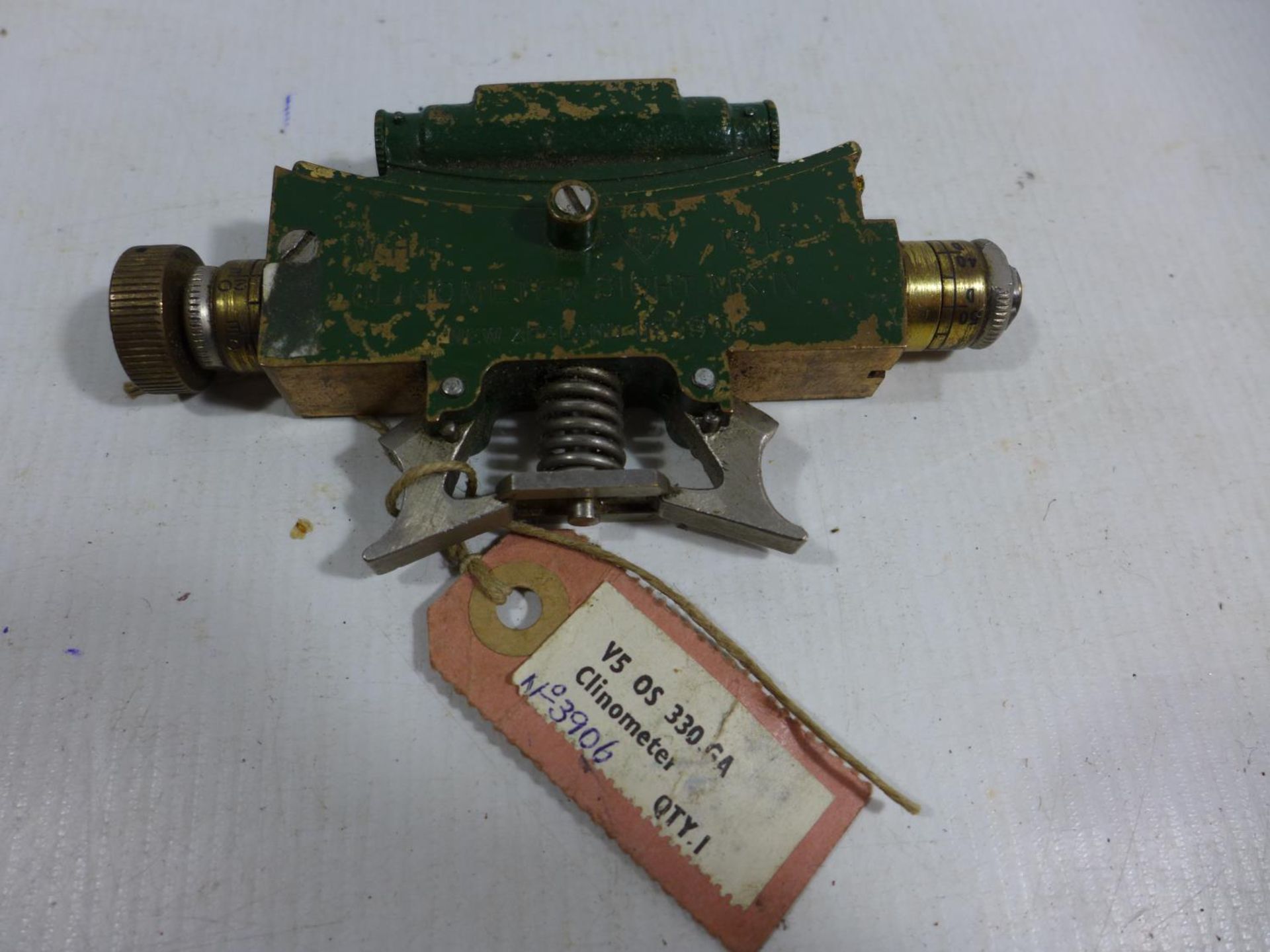 A CLINOMETER SIGHT MARK IV DATED 1945