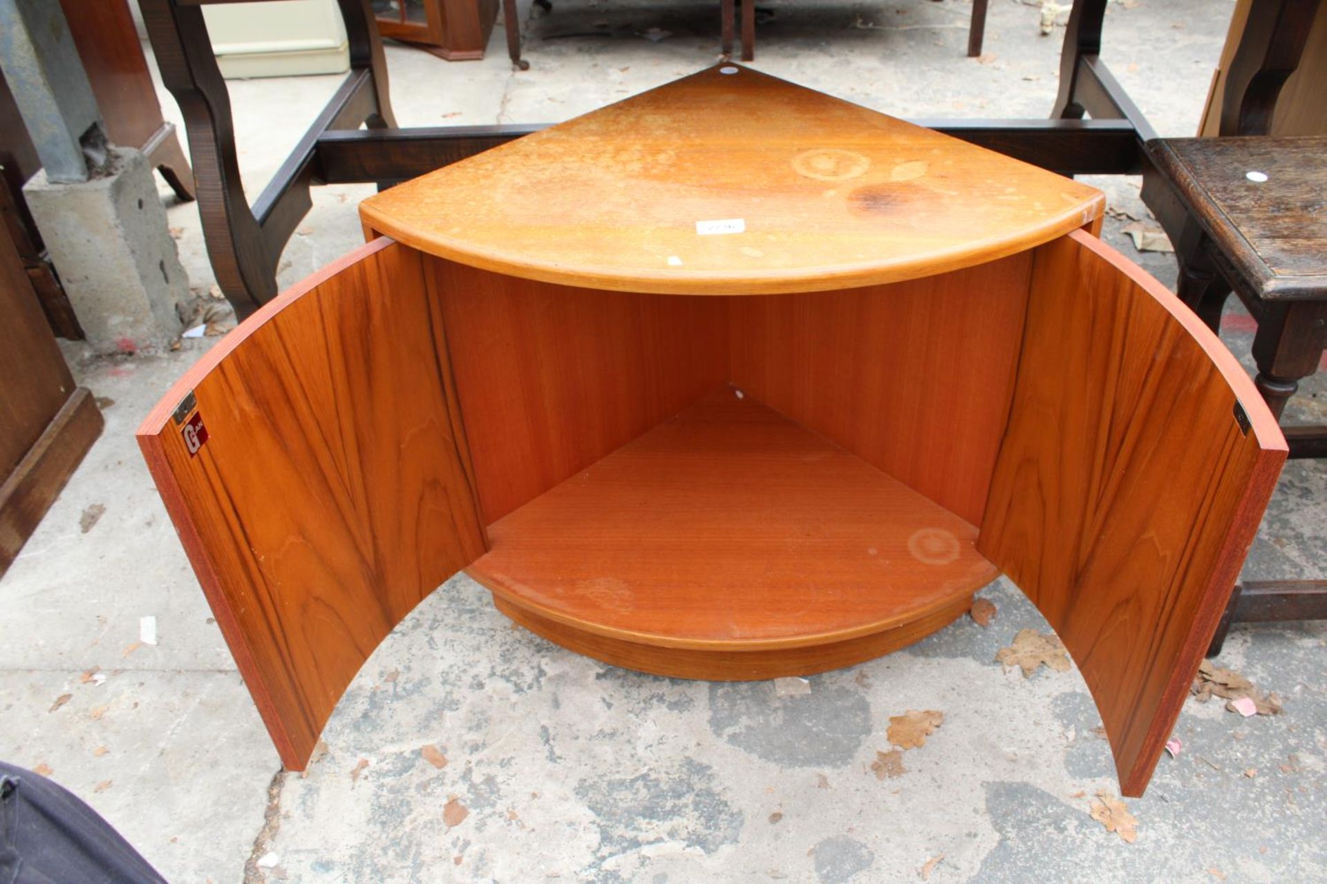 A RETRO TEAK G.PLAN CORNER UNIT - Image 2 of 3