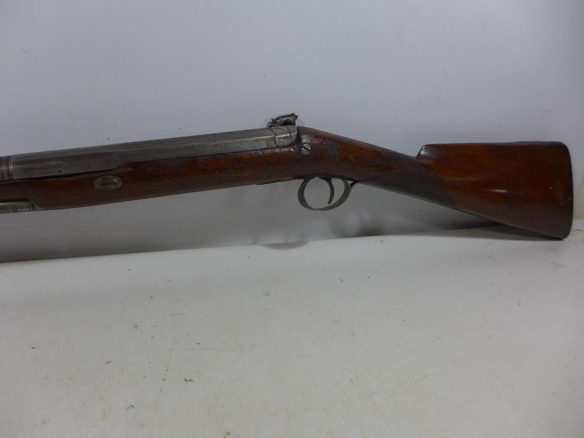 A MID 19TH CENTURY PERCUSSION CAP 10 BORE SHOTGUN, 78CM BARREL, THE LOCK MARKED FIELD, LENGTH - Image 3 of 6