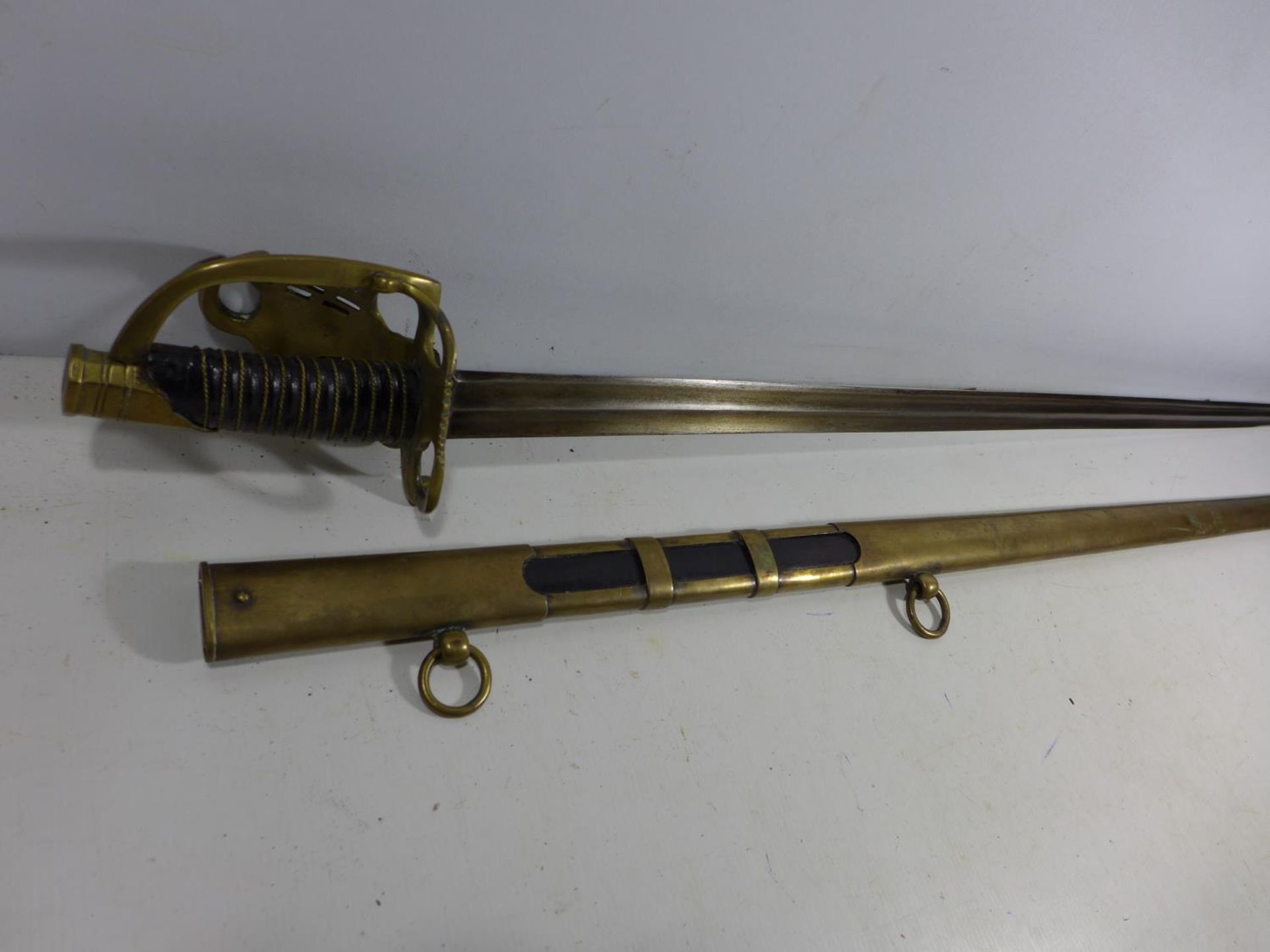 A REPLICA NAPOLEONIC WAR IMPERIAL FRENCH GRENADIERS OFFICERS SWORD AND SCABBARD, 96CM BLADE, - Bild 4 aus 8