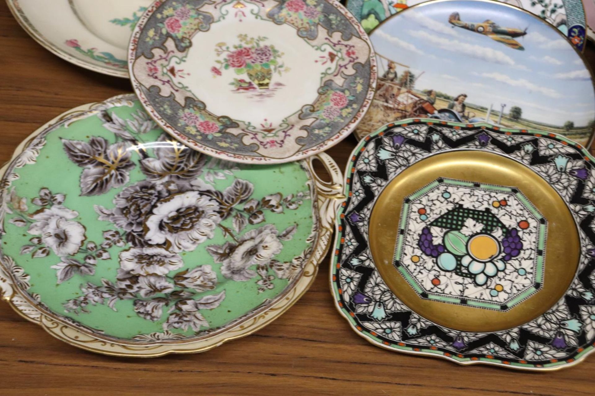 ACOLLECTION OF VINTAGE PLATES TO INCLUDE A LARGE 'INDIAN TREE' PLATTER, WEDGWOOD, ROYAL WORCESTER, - Image 3 of 6