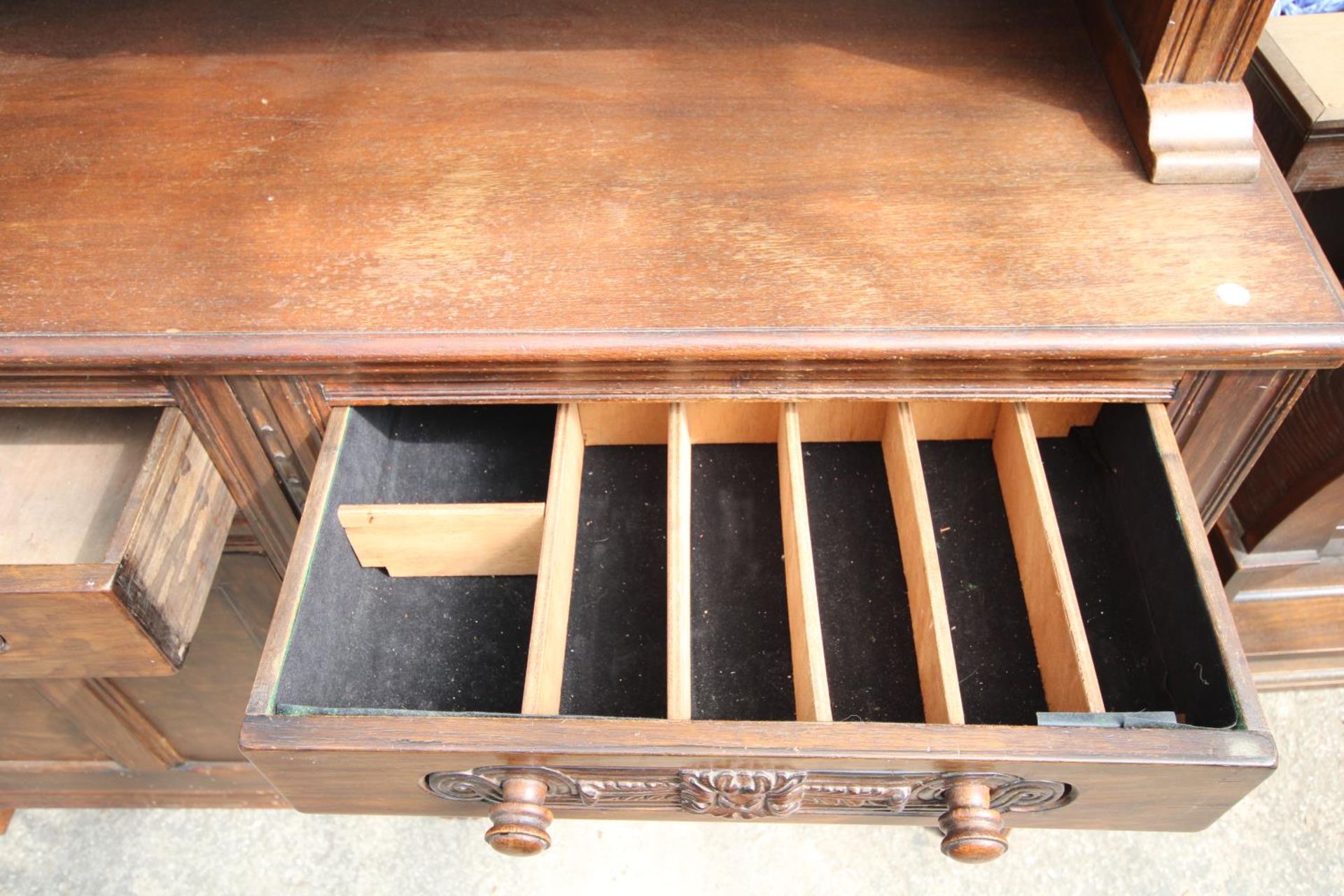 AN OAK AND BEECH E.GOMME FURNITURE DRESSER WITH GLAZED UPPER PORTION 55" WIDE - Image 4 of 5