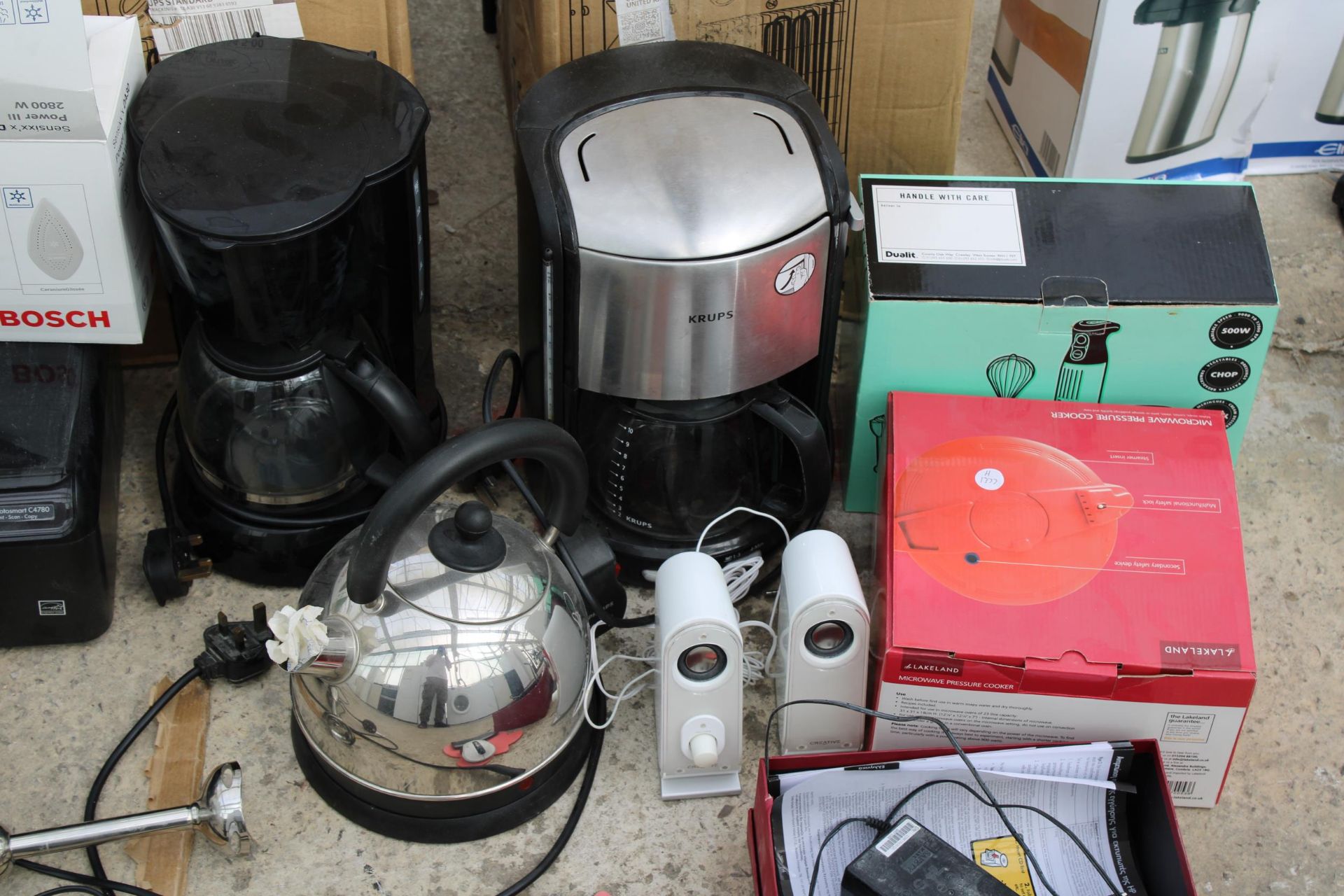 AN ASSORTMENT OF ITEMS TO INCLUDE A PRINTER, TWO COFFEE MAKERS AND SPEAKERS ETC - Image 2 of 4