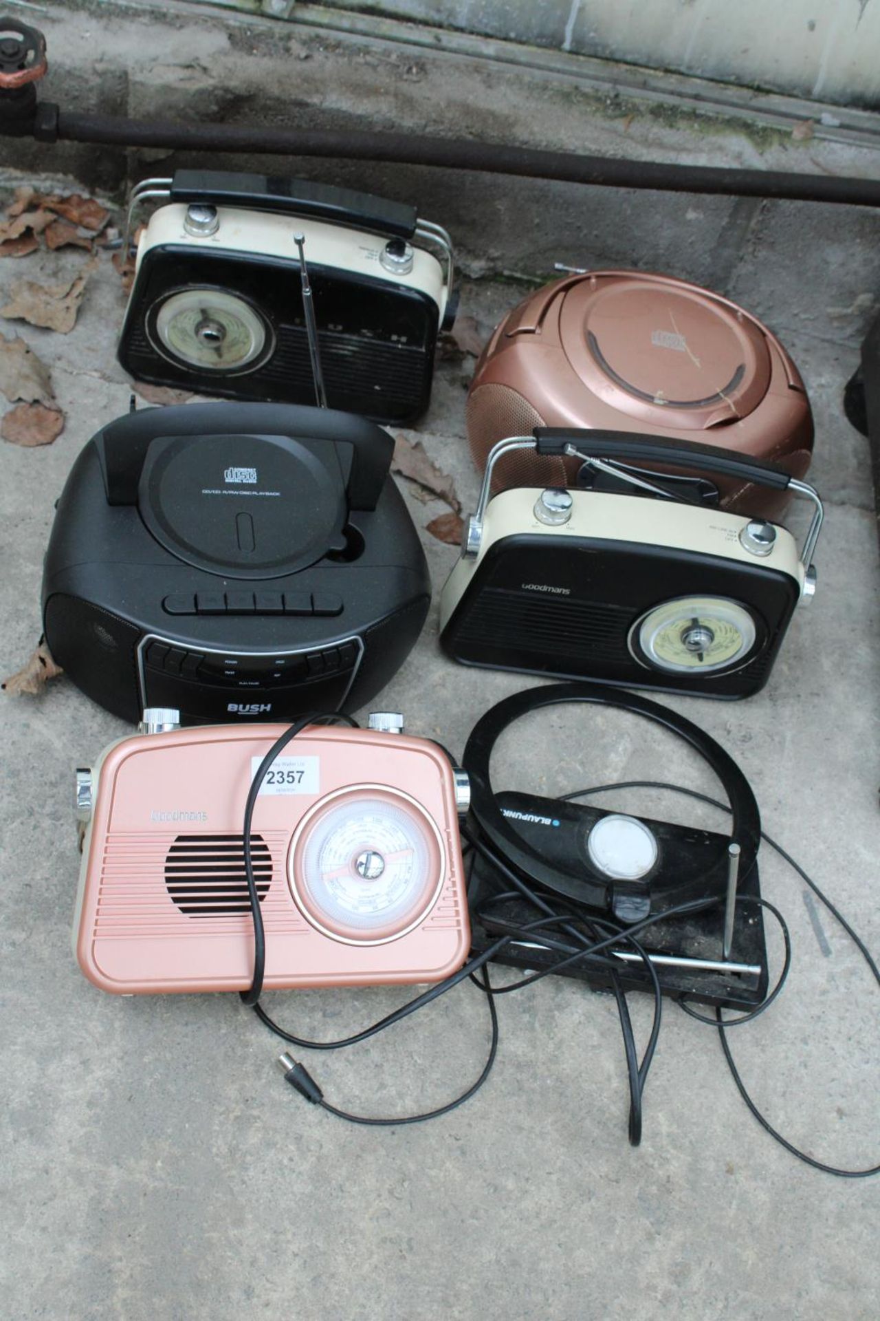 FIVE VARIOUS RADIOS AND CD PLAYERS