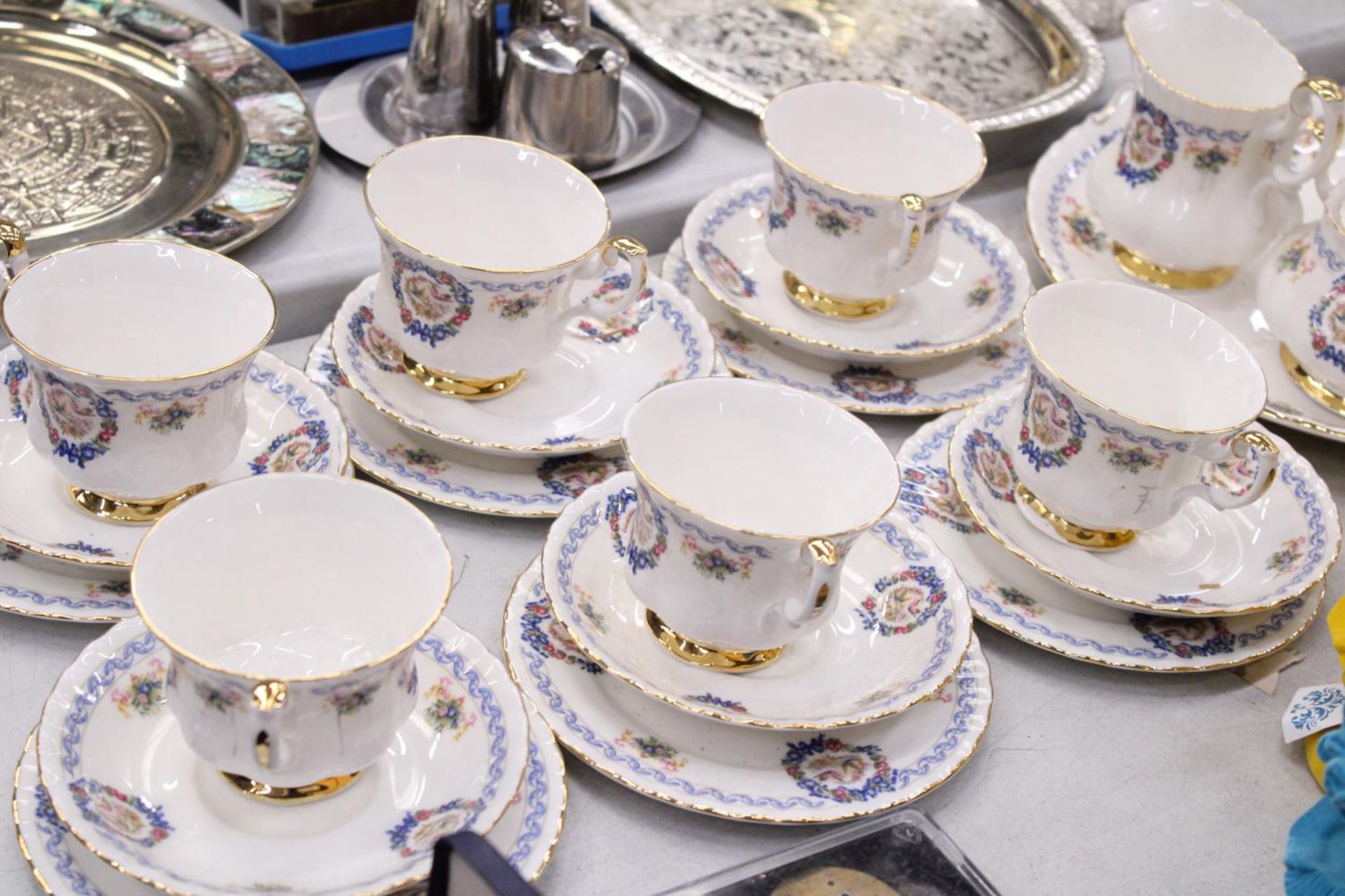 A 'DUCHESS ANNA TEA SERVICE, THE DUKE OF BEDFORD, WOBURN ABBEY', PRIVATE COLLECTION, COFFEE SET TO - Bild 4 aus 5