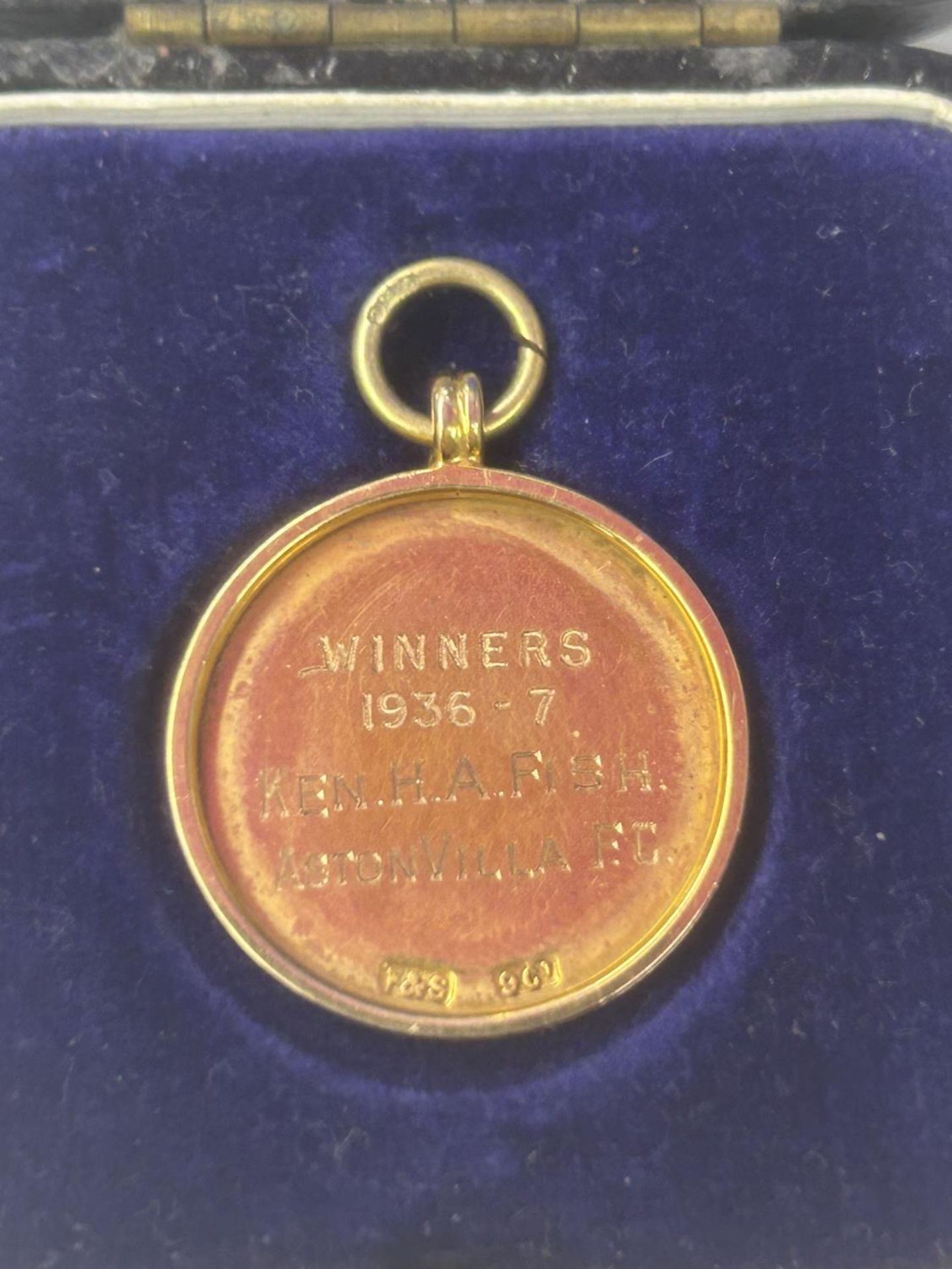 A HALLMARKED 9 CARAT GOLD & ENAMEL LEAMINGTON HOSPITALITY CUP WINNERS MEDAL 1936-1937 SEASON, BY - Bild 3 aus 5