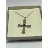 A SILVER CHAIN AND CRUCIFIX IN A PRESENTATION BOX