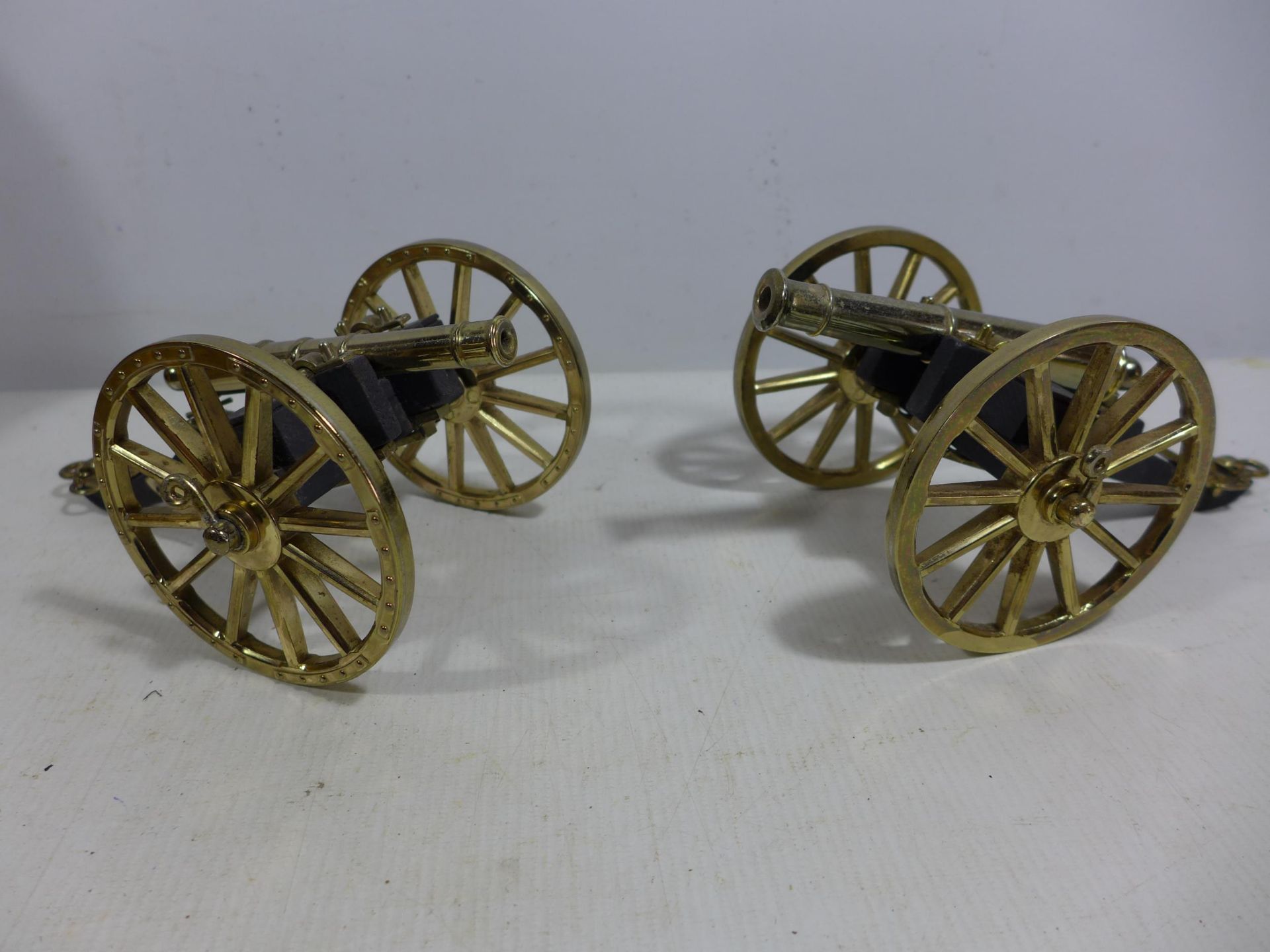 TWO NON FIRING MODEL FIELD CANNONS, 12CM BARRELS, LENGTH 20CM