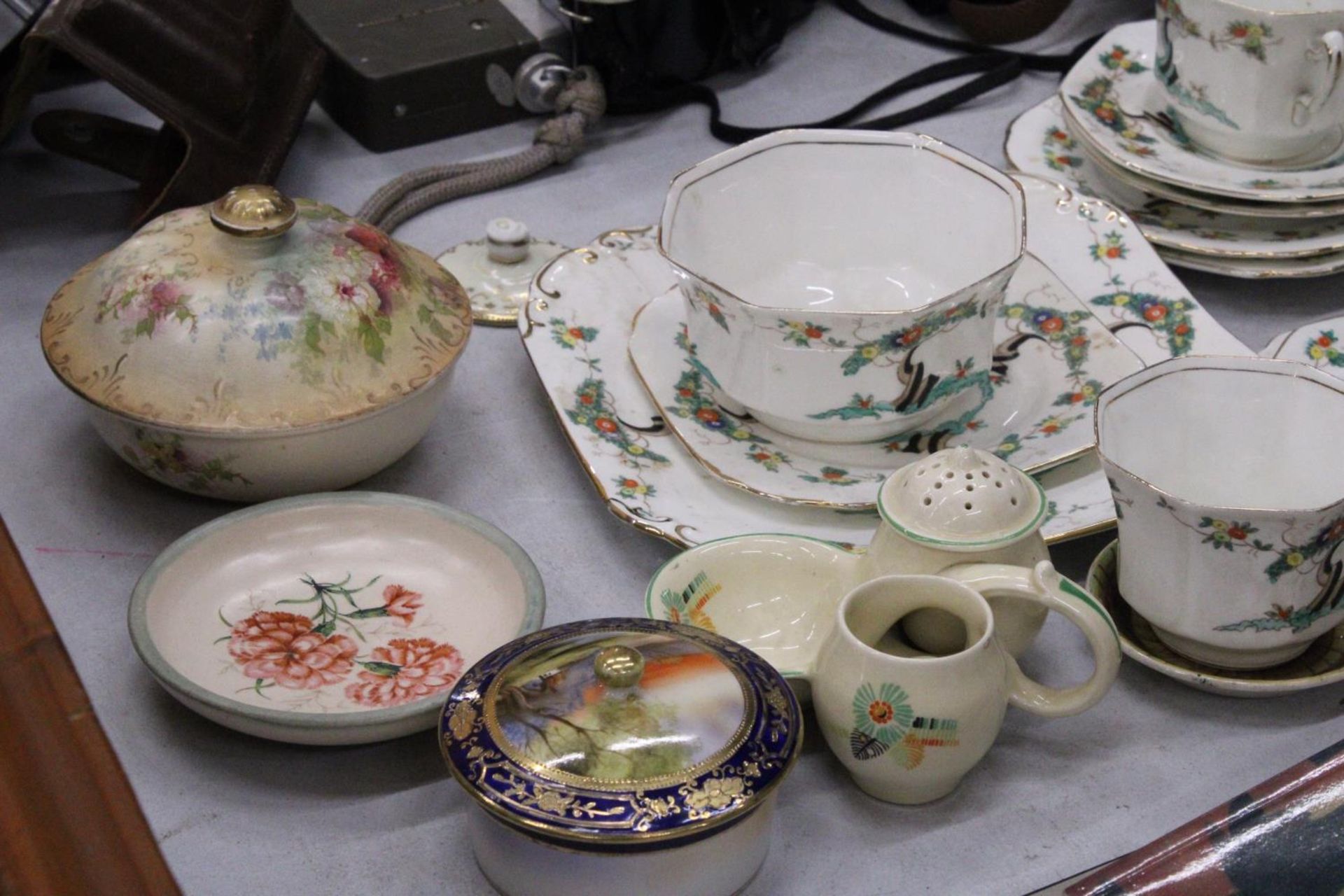 A FENTON RADFORDS PART TEA SET TOGETHER WITH A TRINKET BOX, TWO MINIATURE CUPS ETC - Image 5 of 6