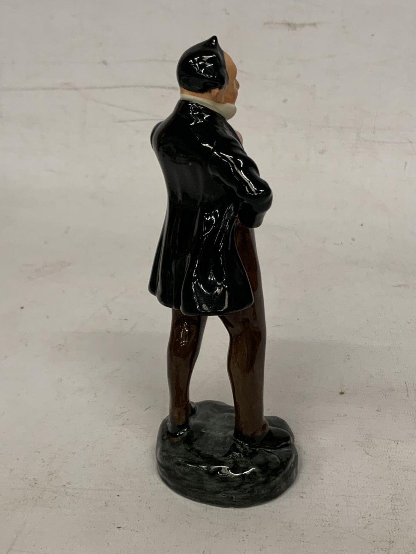 A ROYAL DOULTON 'PECKSNIFF' FIGURINE (HN 2098) - Image 2 of 4