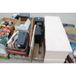 AN ASSORTMENT OF VARIOUS HOUSEHOLD CLEARANCE ITEMS