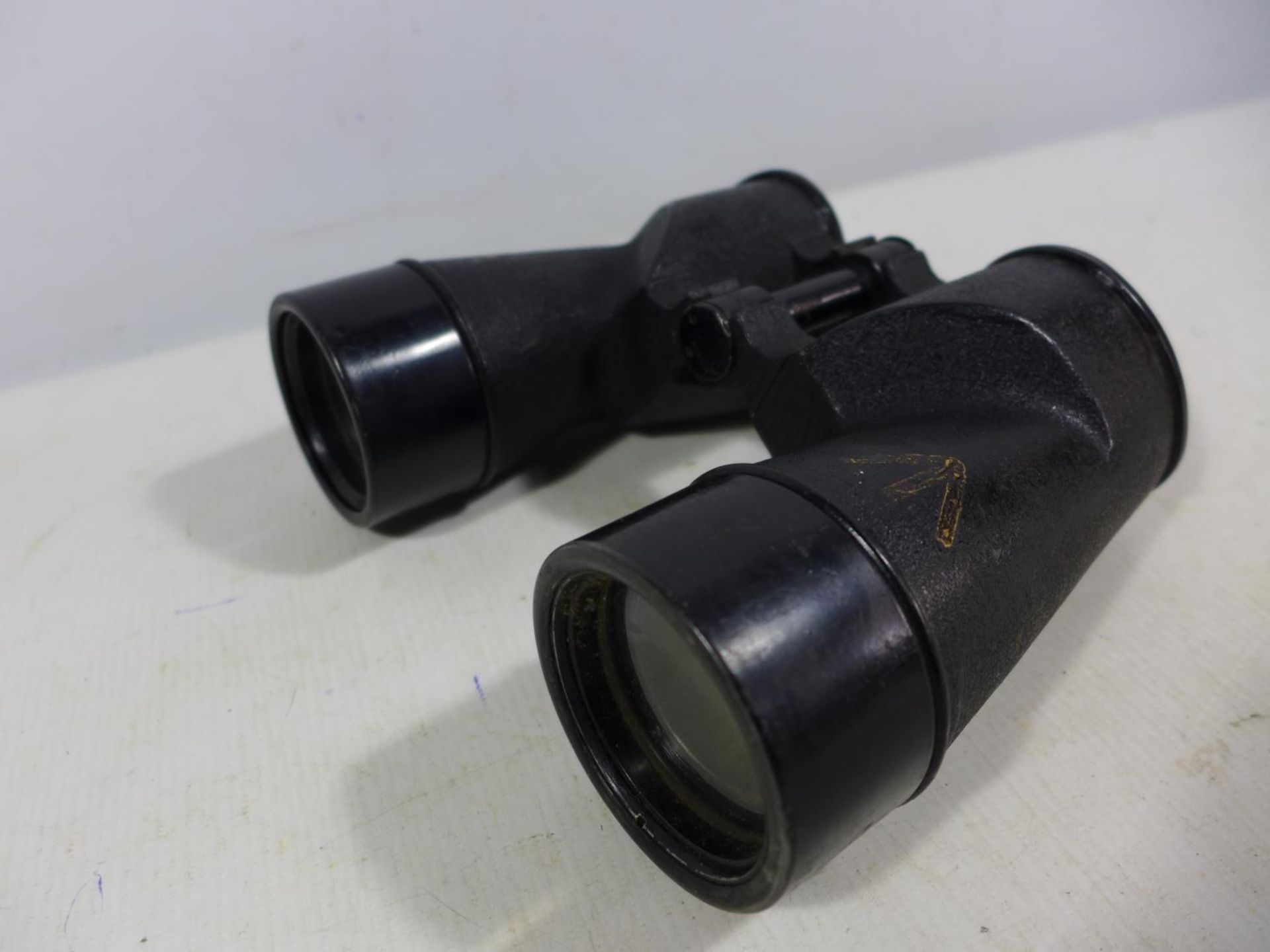 A PAIR OF WORLD WAR II MILITARY ISSUE US NAVY BU SHIPS MARK I MOD'2 NO 8917 BINOCULARS DATED 1940 - Image 3 of 6