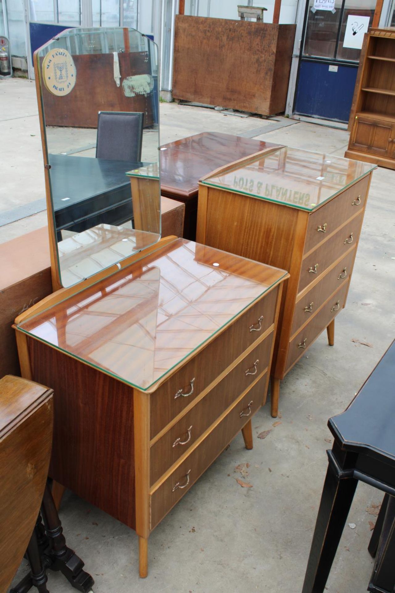 A MID 20TH CENTURY TEAK CHEST OF FOUR DRAWERS AND A MATCHING DRESSING CHEST (30" WIDE EACH) - Image 3 of 7