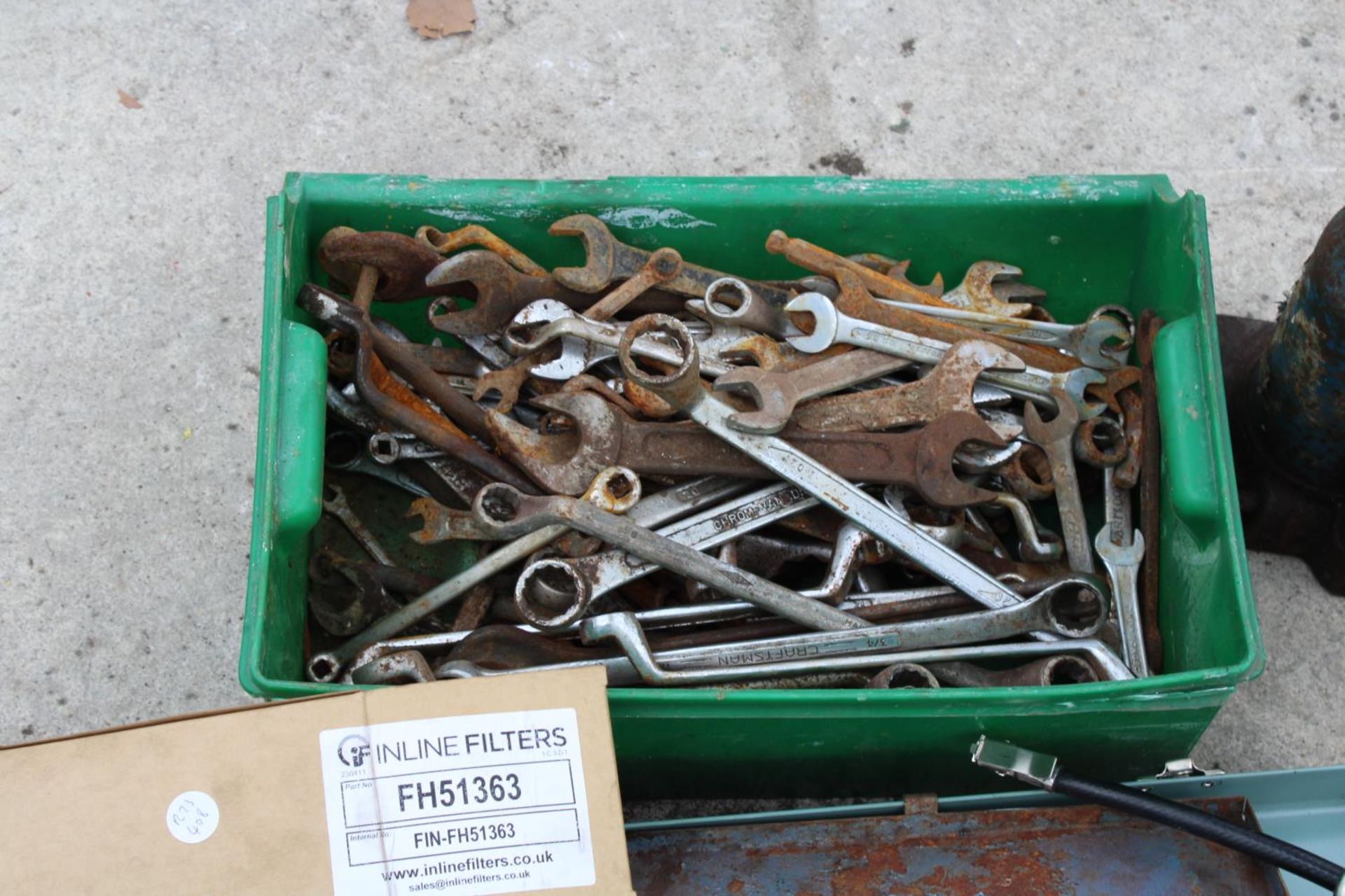 AN ASSORTMENT OF TOOLS TO INCLUDE SPANNERS, A WELDING MASK AND A PULLEY WHEEL ETC - Image 3 of 5