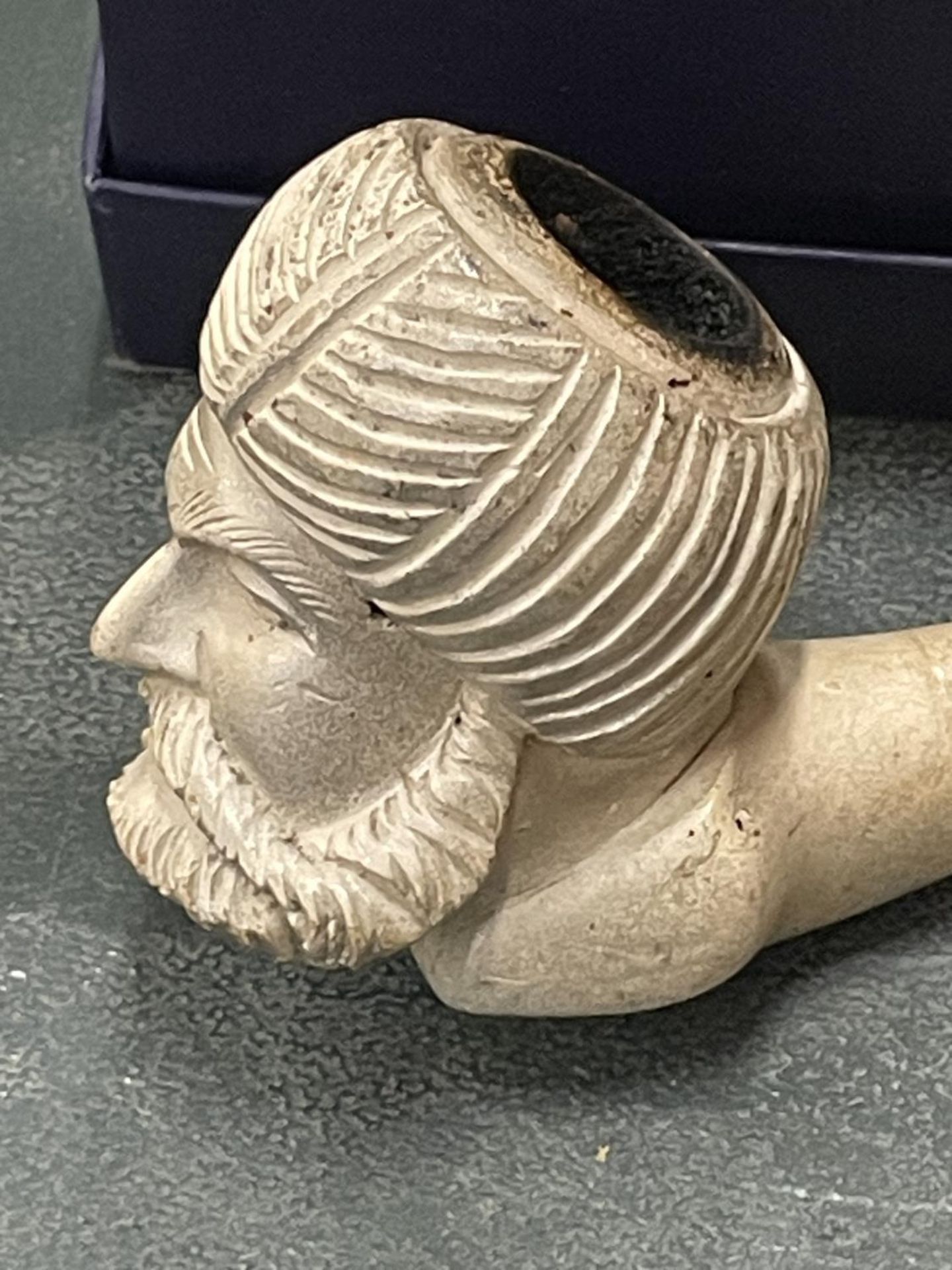 TWO MEERSCHAUM PIPES ONE WITH A CONTINENTAL SILVER COLLAR WITH CASE AND A FURTHER EXAMPLE - Image 5 of 5