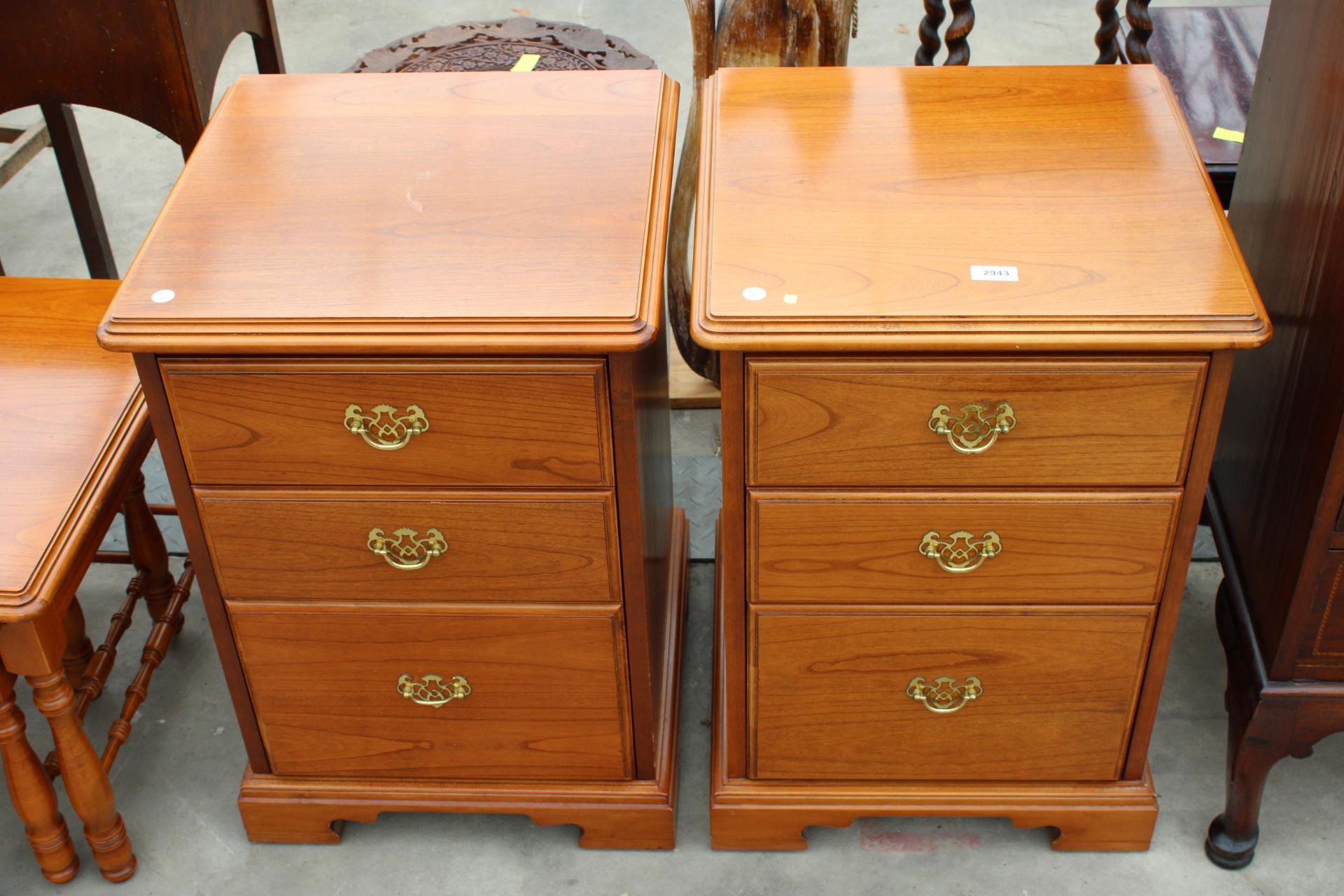 A PAIR OF YOUNGER FURNITURE BEDSIDE CHESTS OF 3 DRAWERS ON BRACKET FEET