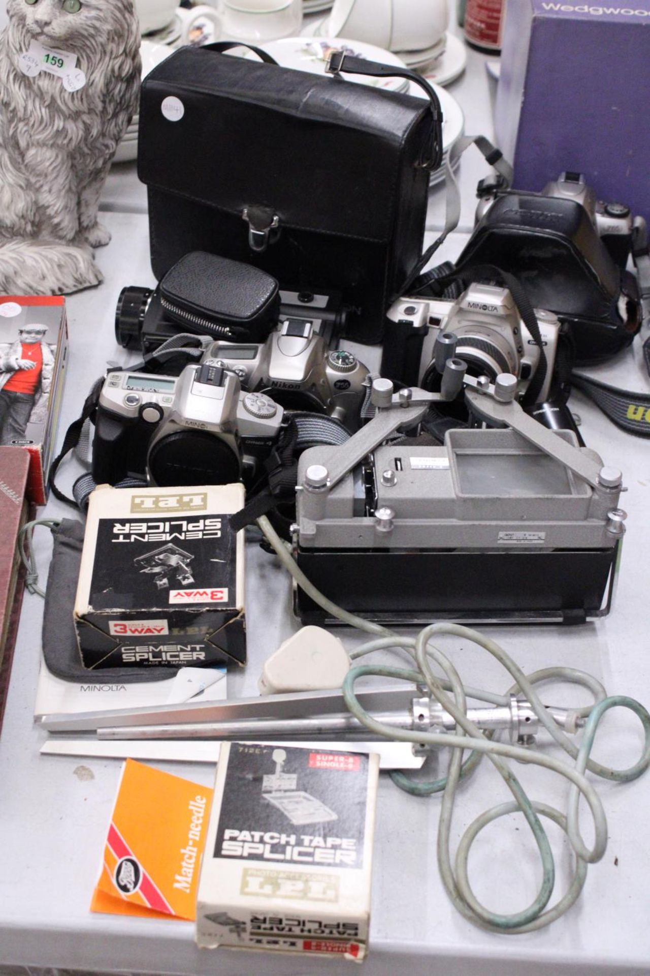 A MIXED LOT OF CAMERAS AND ACCESSORIES INCLUDING HANIMEX, NIXON, CHINON ETC
