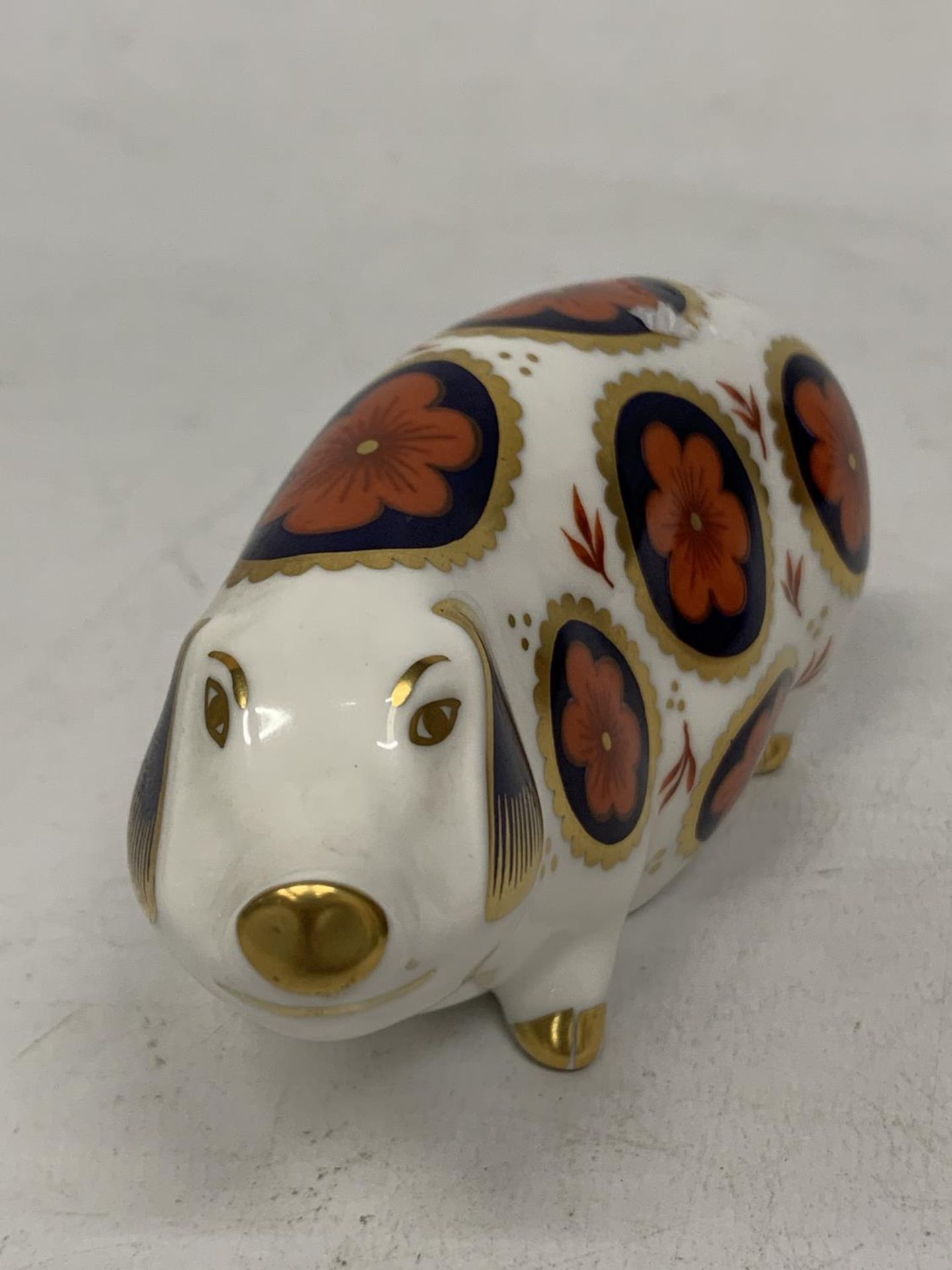 A ROYAL CROWN DERBY PIG (SECONDS) - Bild 2 aus 4