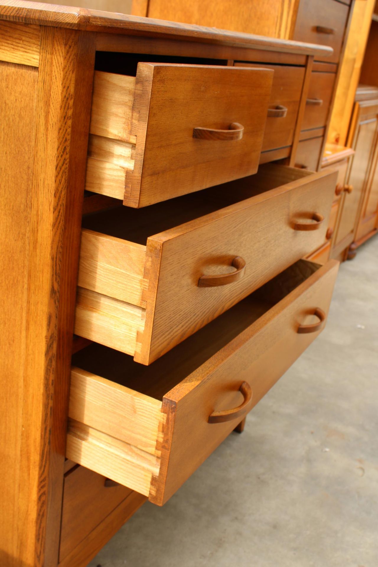 A MODERN OAK CHEST OF TWO SHORT AND THREE LONG DRAWERS, 31" WIDE - Image 3 of 4