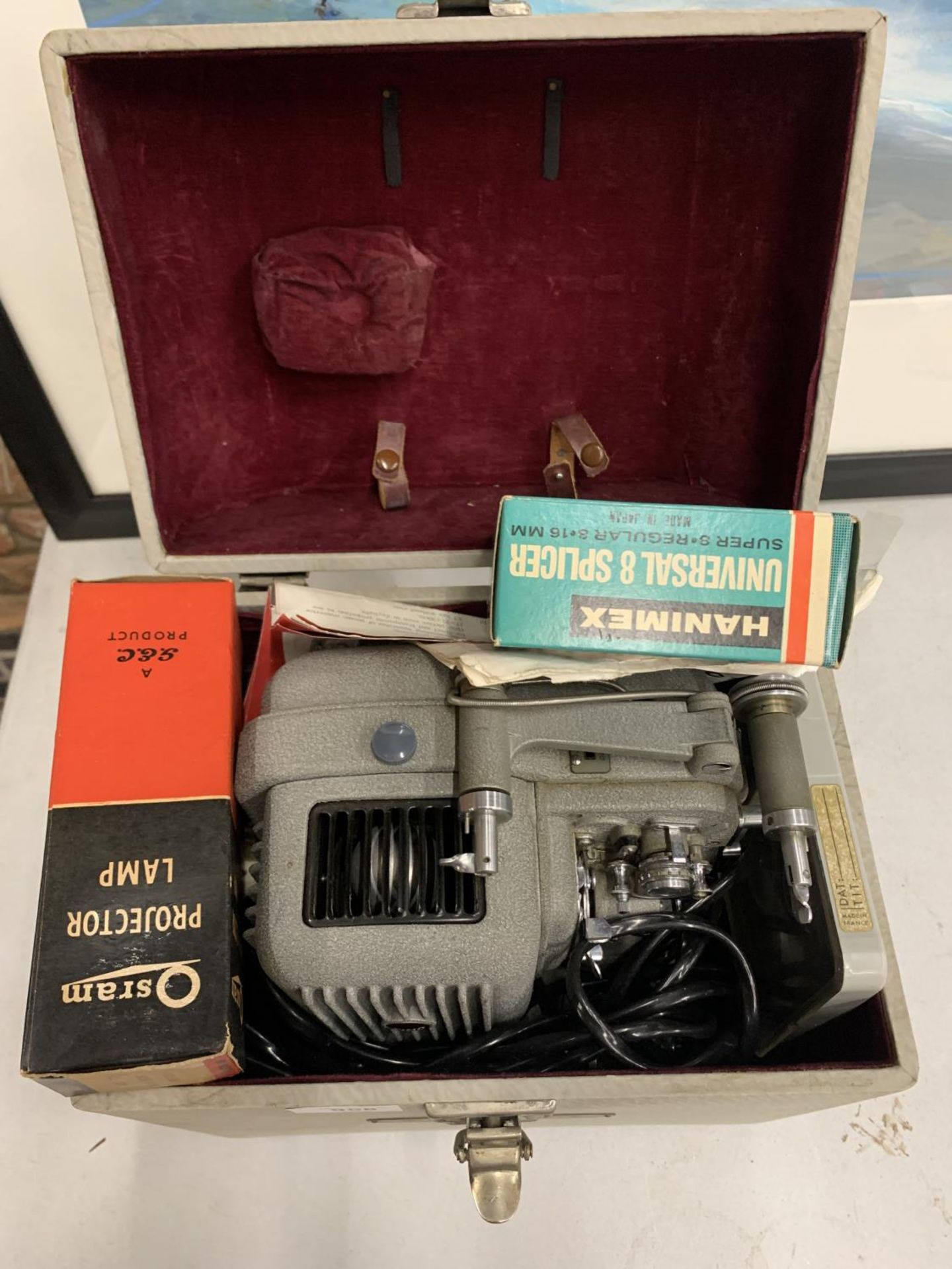 A VINTAGE ELMO PROJECTOR IN CASE - PLUS ACCESSORIES - Image 2 of 5