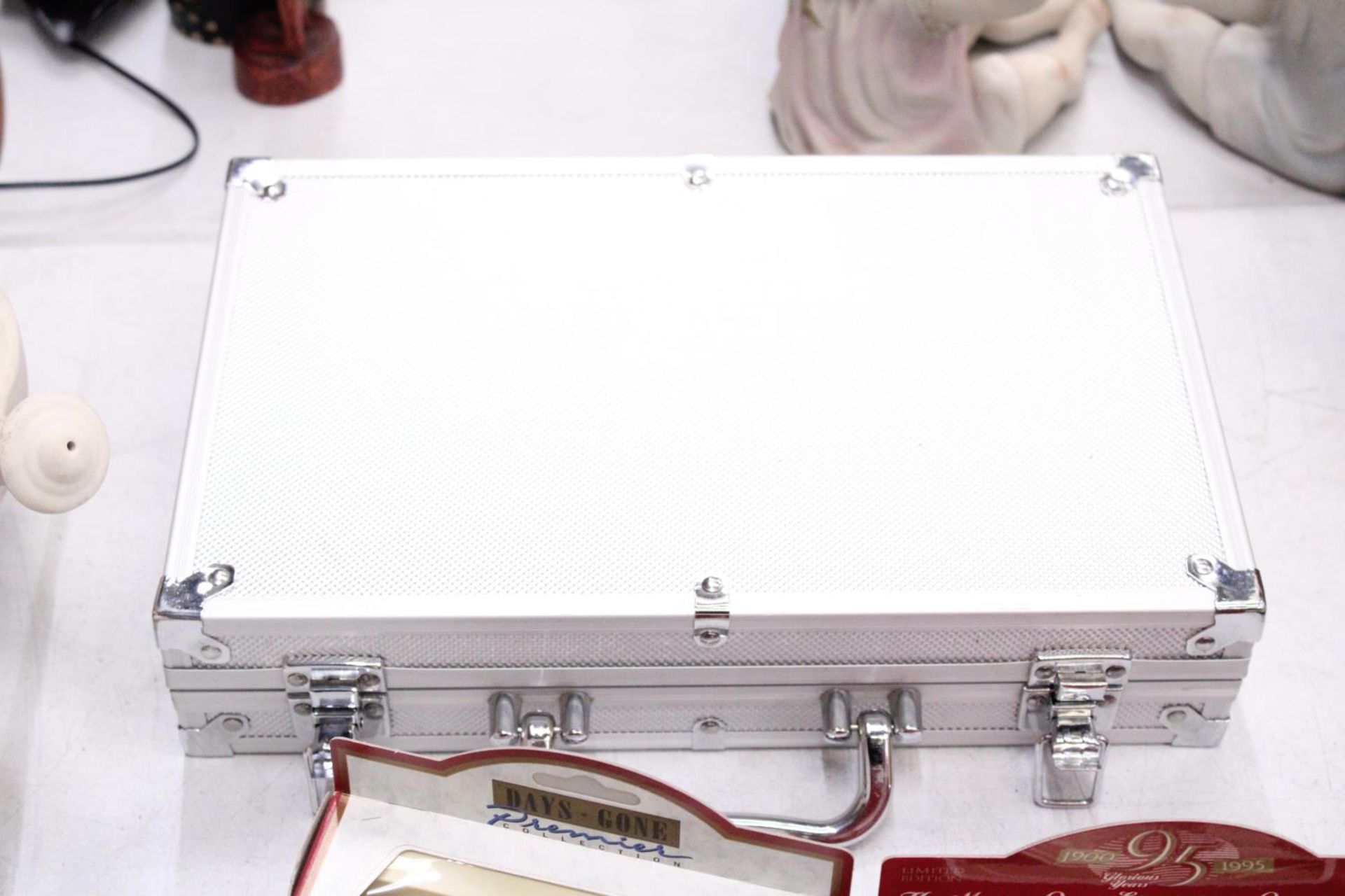 A POKER SET IN ALUMINIUM FLIGHT CASE - Image 6 of 6