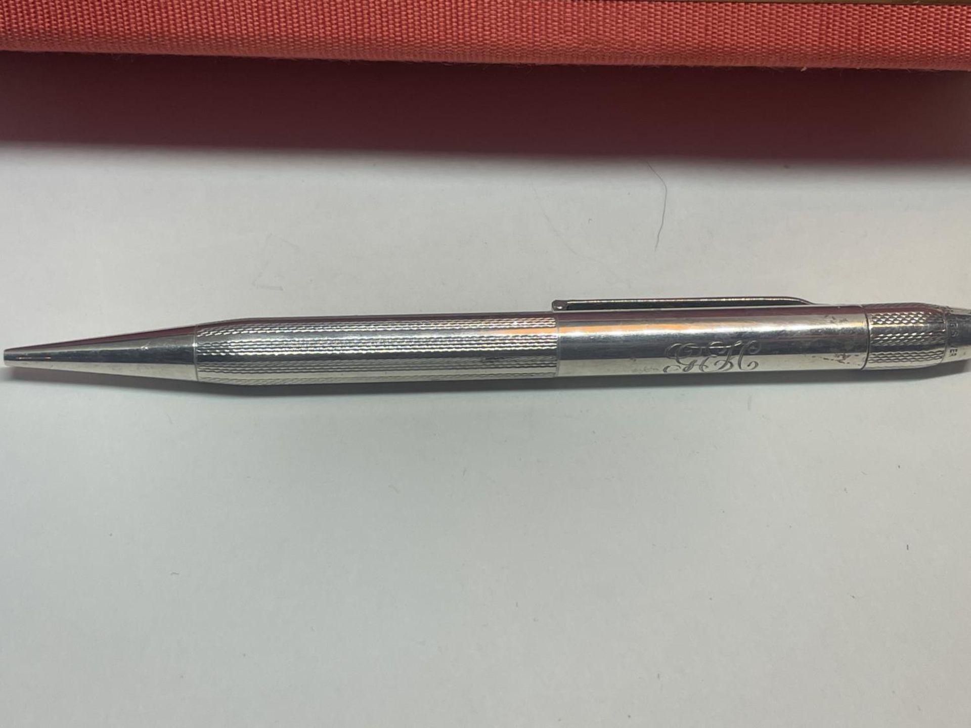 A SILVER YARD OF LEAD PENCIL IN A PRESENTATION BOX - Image 2 of 4