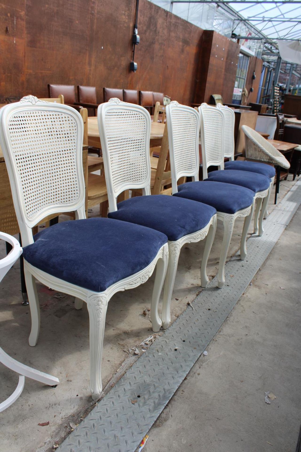 A SET OF FIVE WHITE CONTINENTAL STYLE DINING CHAIRS WITH SPLIT CANE BACKS - Image 2 of 3