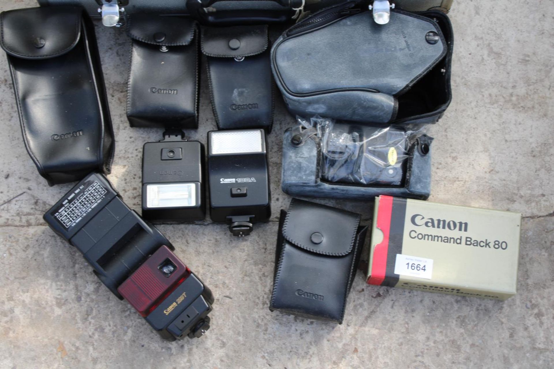 AN ASSORTMENT OF VARIOUS CANON CAMERA FLASHES - Image 3 of 3