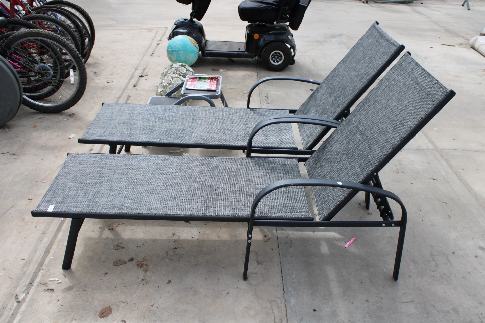 A PAIR OF METAL FRAMED GREY GARDEN LOUNGERS - Image 2 of 3