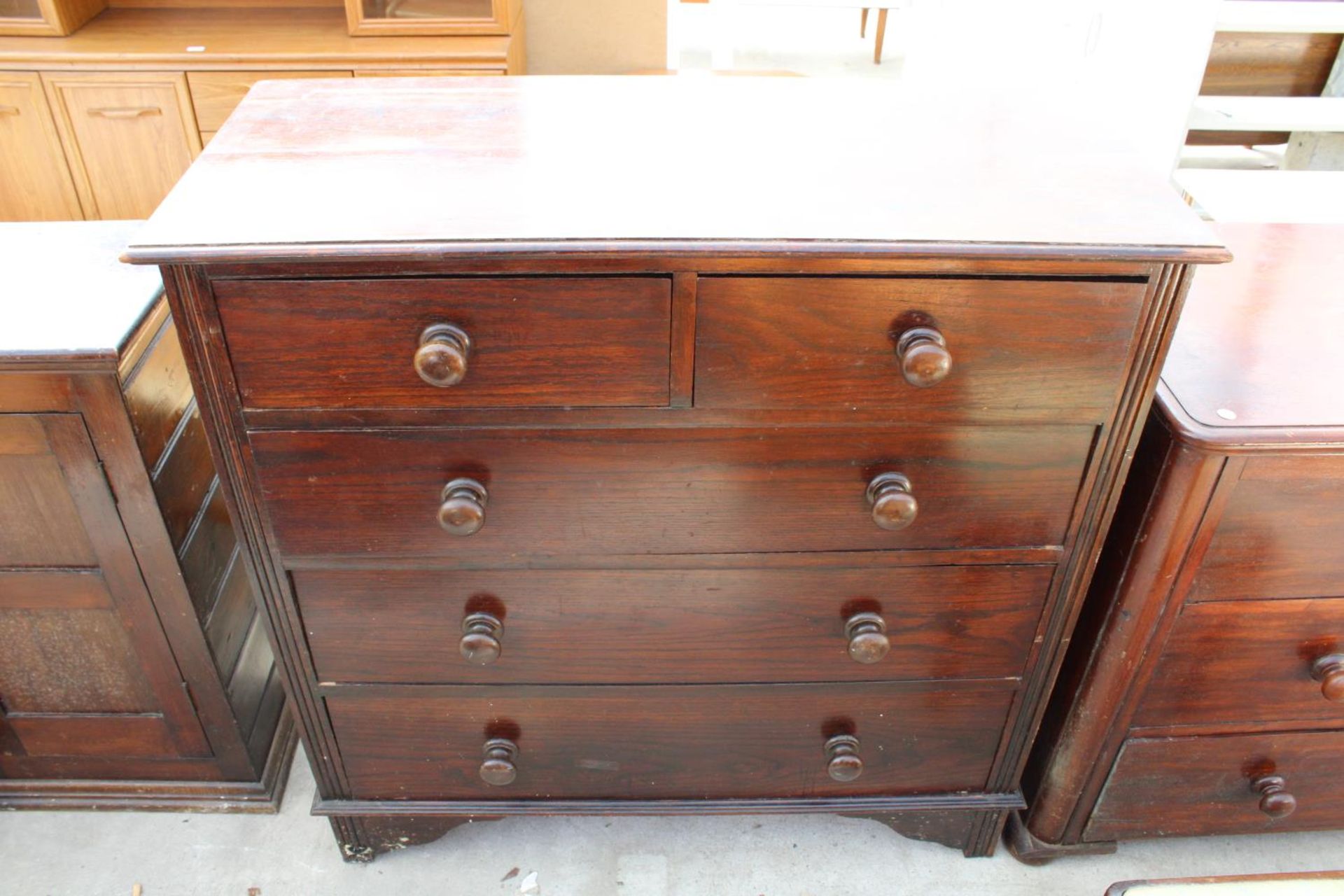 A VICTORIAN OAK CHEST OF 2 SHORT AND 3 LONG GRADUATED DRAWERS, 40" WIDE
