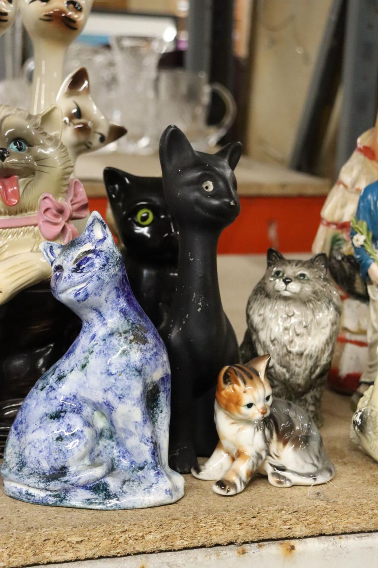 A MIXED LOT OF CAT ORNAMENTS - TO INCLUDE SOLO CRAFTS, BESWICK ETC - Image 5 of 6