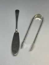 TWO HALLMARKED BIRMINGHAM ITEMS TO INCLUDE SILVER BUTTER KNIFE AND A SET OF TONGS GROSS WEIGHT 25.