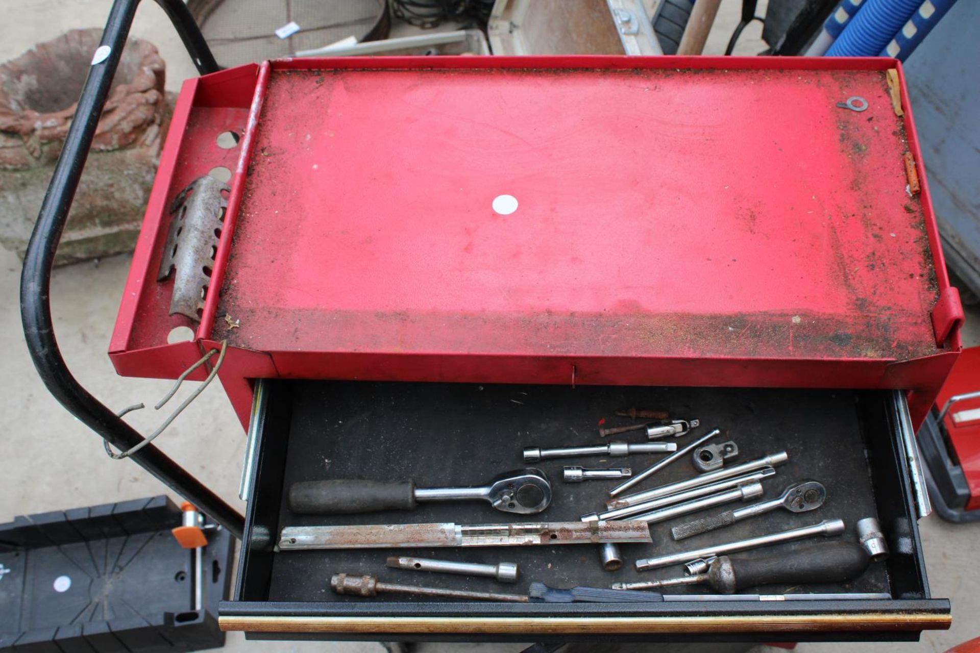 THREE ITEMS TO INCLUDE A GAS HEATER AND BOTTLE AND A WHEELED TOOL CHEST - Image 6 of 7