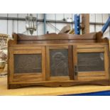 AN EDWARDIAN OAK SMOKERS CABINET DEPICTING WILLIAM SHAKESPEARE WITH THREE SECTIONS. RIGHT HAND