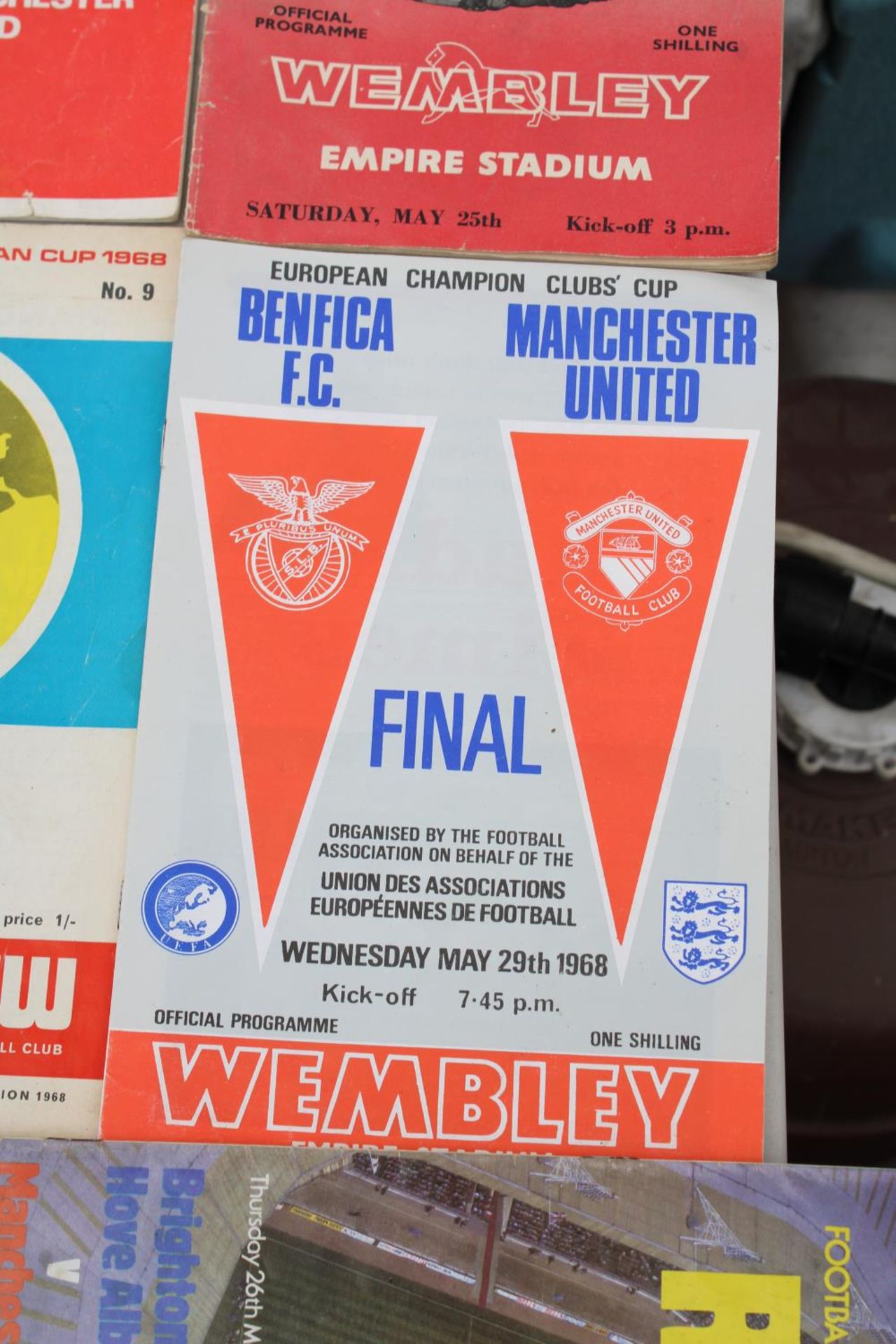 A LARGE ASSORTMENT OF CLUB FOOTBALL PROGRAMMES TO INCLUDE A MANCHESTER UNITED VS BENFICA 1968 - Image 3 of 5