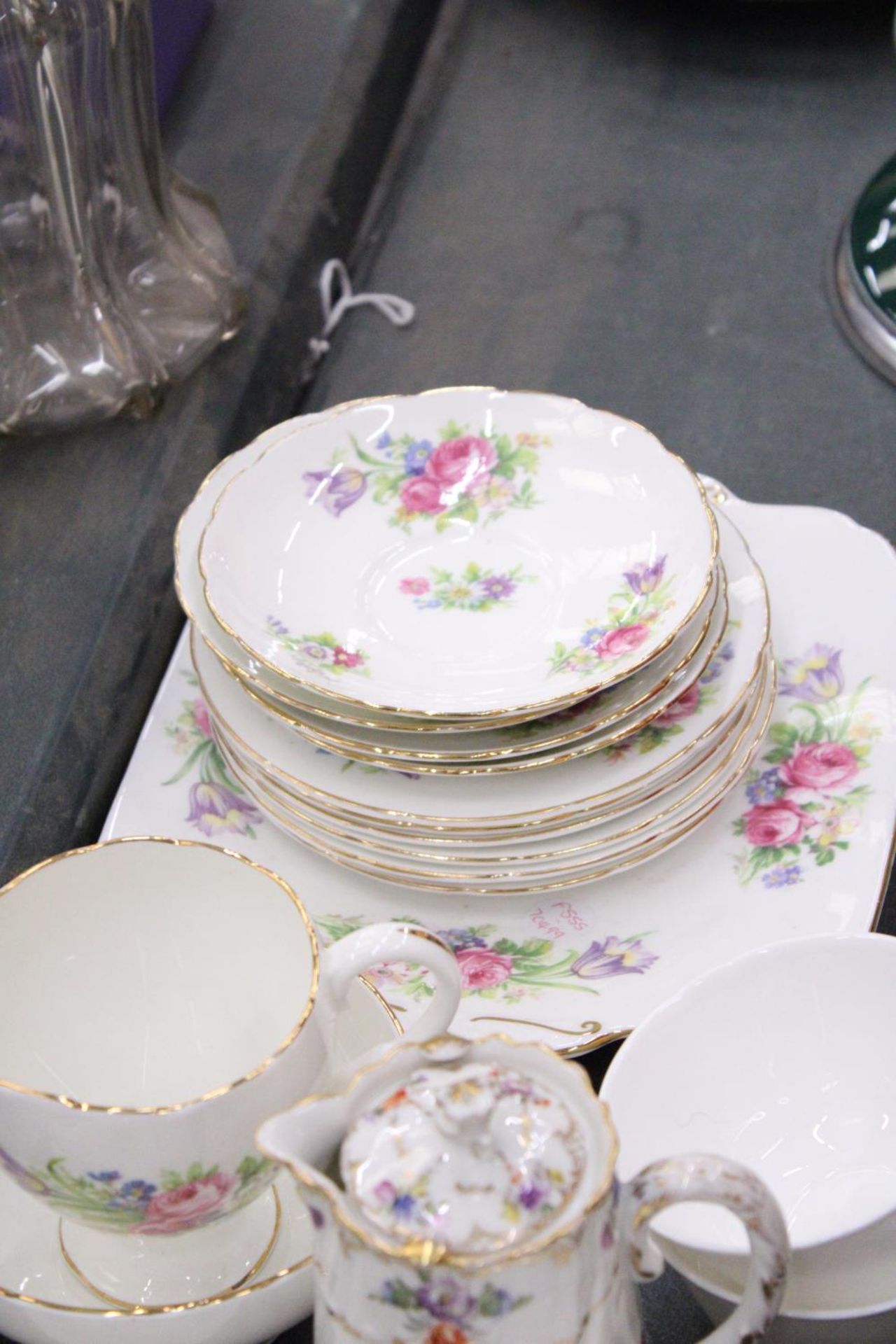 A FOLEY CHINA PART TEASET TO INCLUDE A CAKE PLATE, A CREAM JUG, SUGAR BOWL, CUPS, SAUCERS AND SIDE - Image 2 of 6