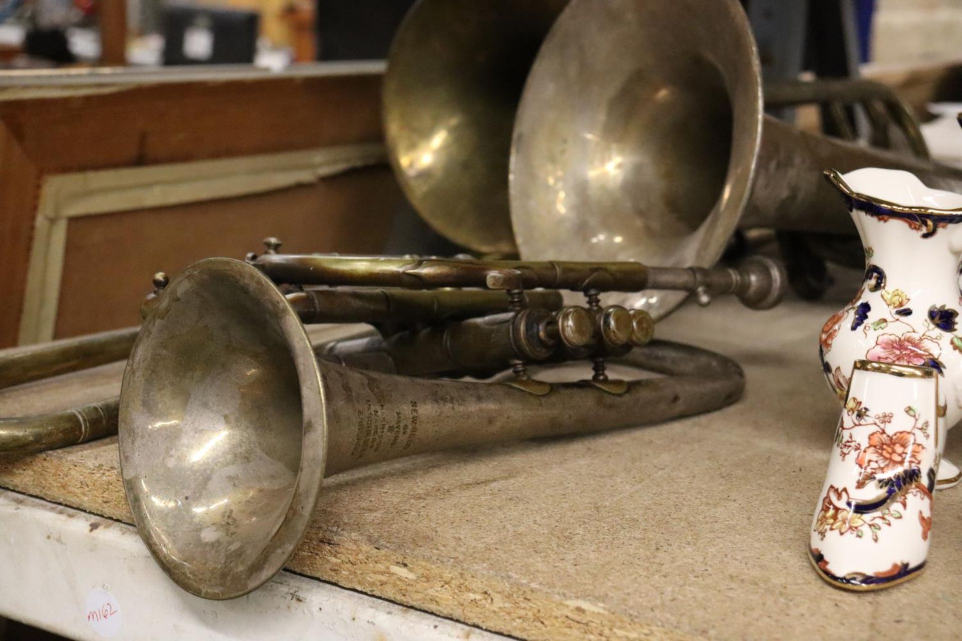 THREE VINTAGE MUSICAL INSTRUMENTS TO INCLUDE A CORNET, BARITONE TENOR HORN AND TROMBONE - Bild 2 aus 6