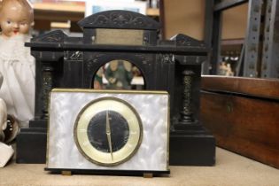 A VERY HEAVY VINTAGE SLATE MANTLE CLOCK BODY, WITH BRASS INSCRIPTION PLATE, PLUS A METMEC MANTLE