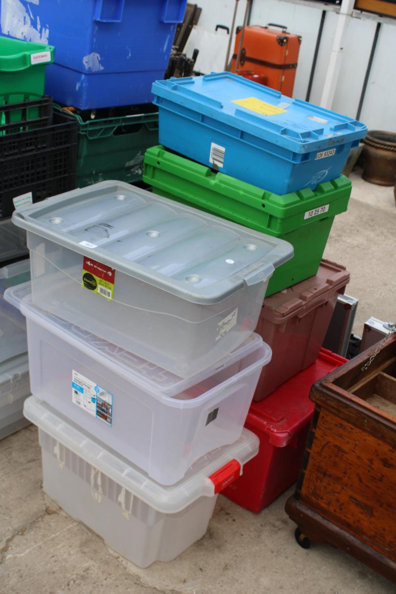 A LARGE ASSORTMENT OF PLASTIC STORAGE BOXES - Image 3 of 3