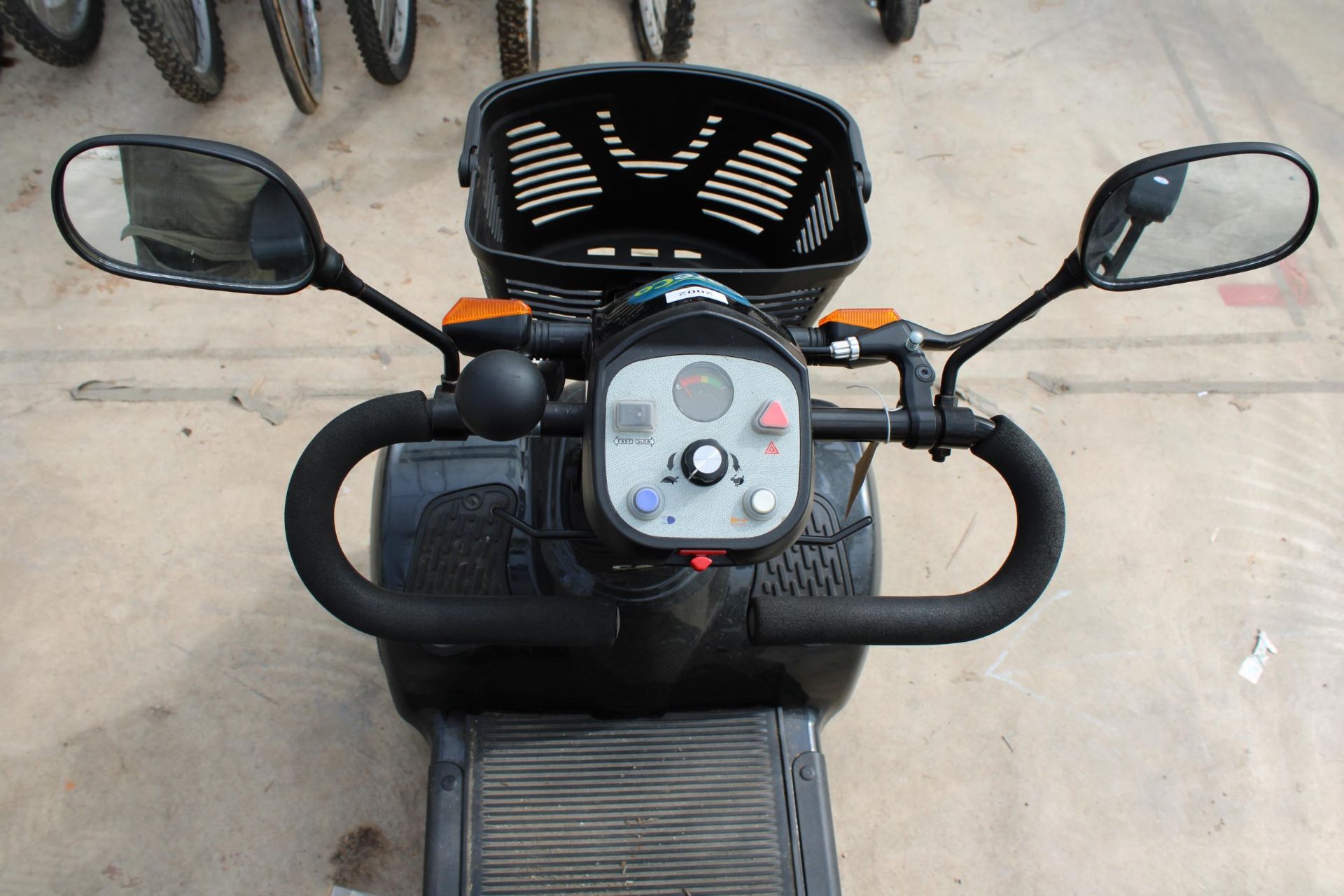 A FOUR WHEEL CARE CO ELECTRIC MOBILITY SCOOTER COMPLETE WITH CHARGER - Image 5 of 7
