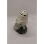 A ROYAL DOULTON, 1984, SNOWY OWL, WHYTE AND MACKAY DECANTER