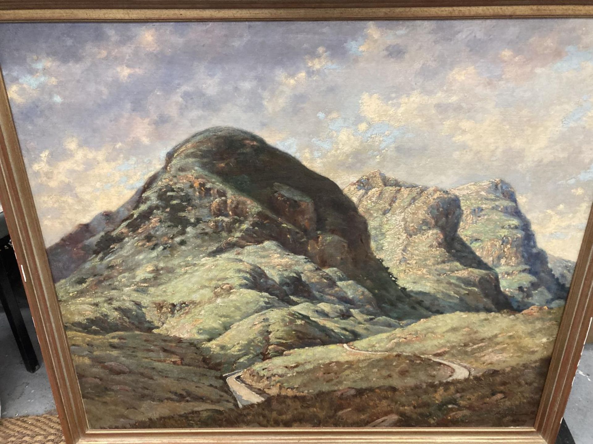 A LARGE FRAMED OIL ON CANVAS OF A MOUNTAIN SCENE WITH A WINDING ROAD SIGNED TO LOWER RIGHT HAND - Bild 2 aus 3