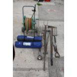 AN ASSORTMENT OF GARDEN ITEMS TO INCLUDE TENTS, FORKS AND A HOSE REEL ETC