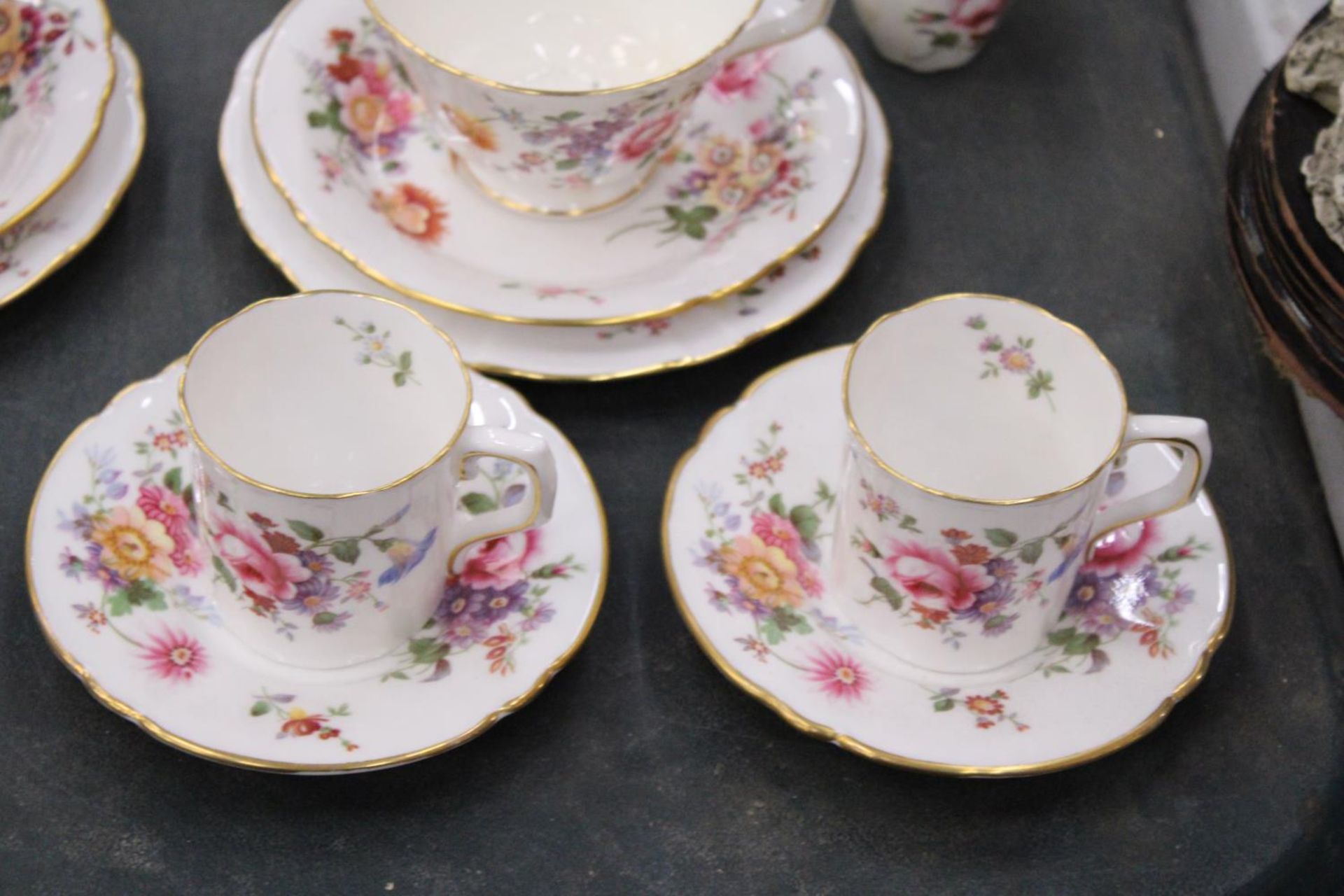 A COLLECTION OF ROYAL CROWN DERBY 'DERBY POSIES' CHINA TO INCLUDE CUPS AND SAUCERS, JUG, BEAKERS, - Image 5 of 6