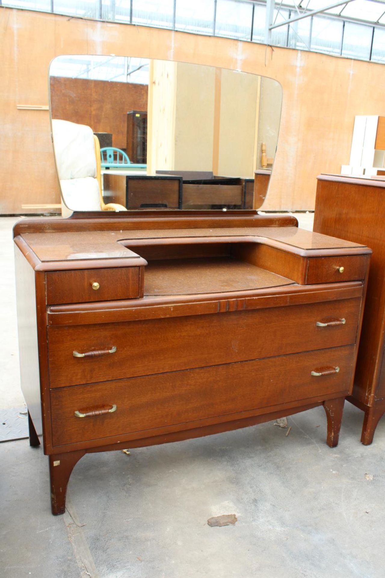 A RETRO LEBUS OAK CHEST OF FOUR DRAWERS, 31" WIDE, AND MATCHING DRESSING CHEST, 37" WIDE - Image 3 of 5