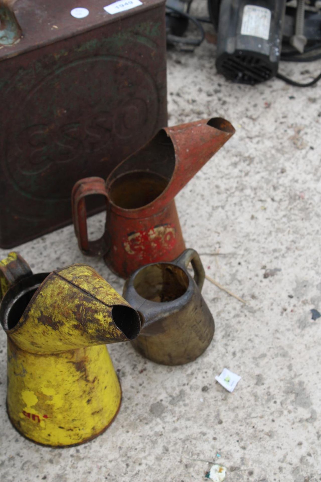 AN ASSORTMENT OF POIL JUGS AND FUEL CANS ETC - Image 7 of 7