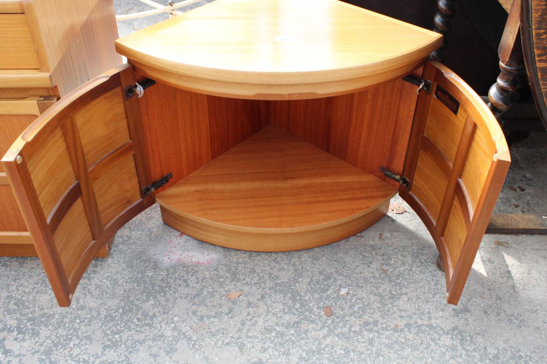 A RETRO TEAK NATHAN SIDEBOARD ENCLOSING 2 DRAWERS AND 3 CUPBOARDS, 51" WIDE AND CORNER RETURN - Image 3 of 7