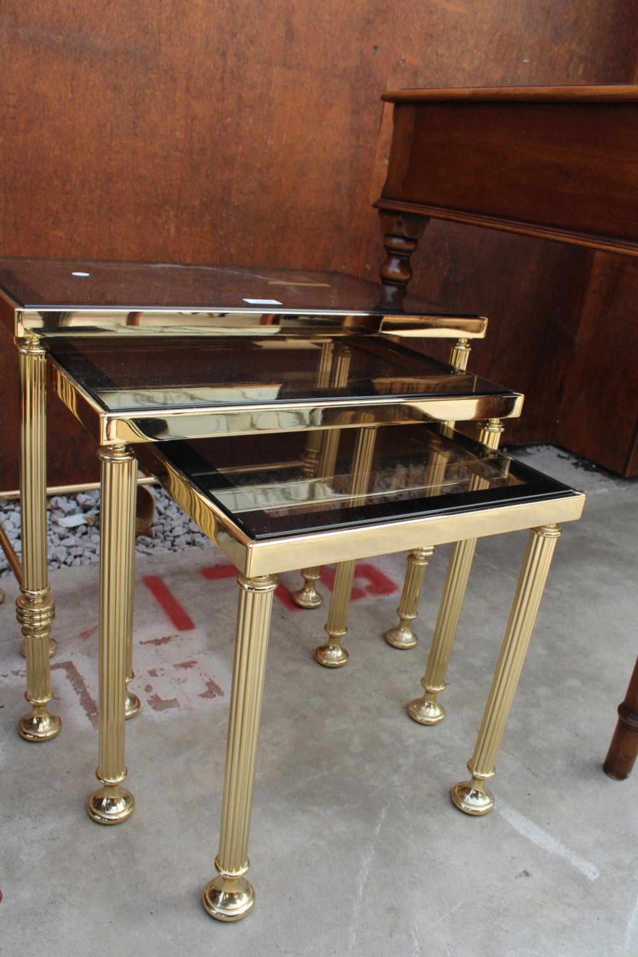 A MODERN GOLD COLOURED METAL FRAMED NEST OF 3 TABLES WITH SMOKED GLASS TOP - Image 2 of 3